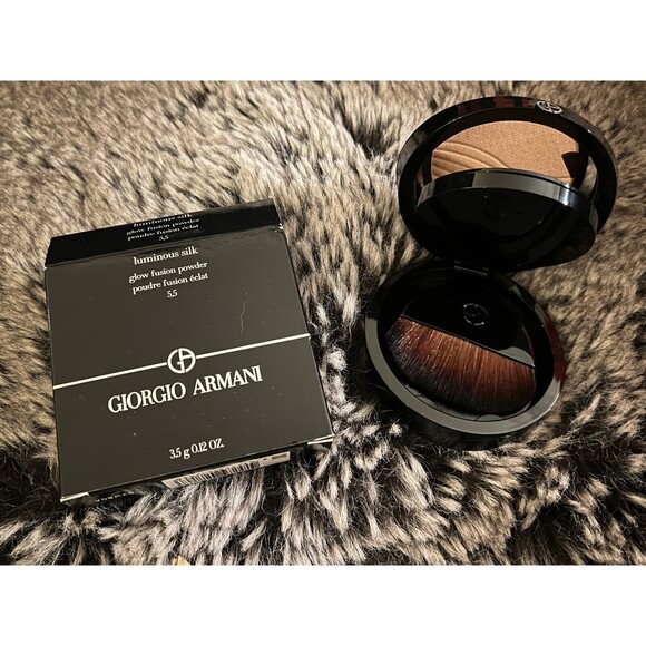 Giorgio Armani Luminous Silk Glow Fusion Powder Shade 5.5 Full Size 3.5g - Picture 3 of 4